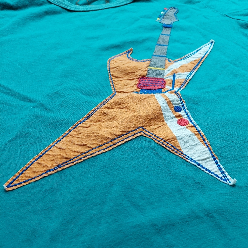 2012 vguc Mini Boden guitar tee 9-10 years